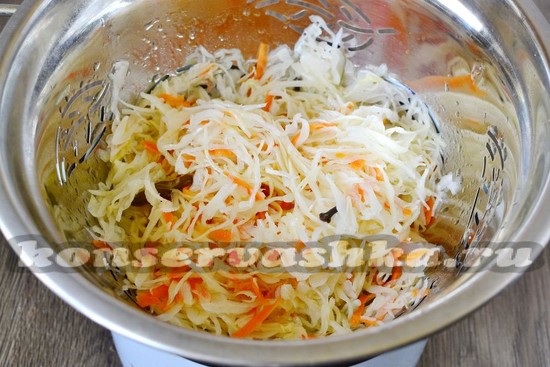 Капусту процеживаем