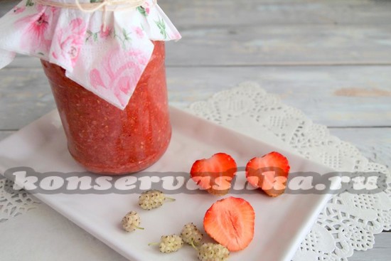 Сырое варенье из клубники и шелковицы, рецепт