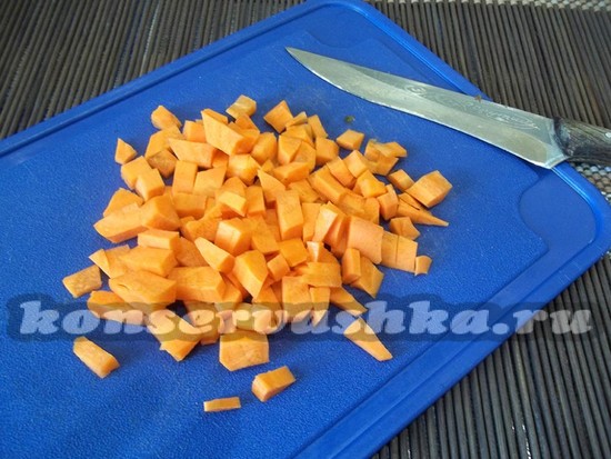 нарезать морковь кубиками