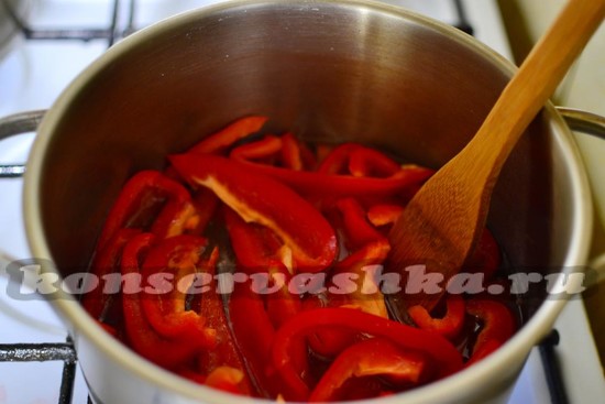 закладываем ломтики перца