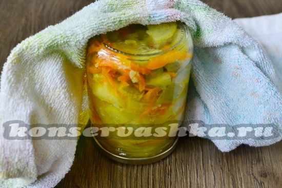 завинчиваем крышками