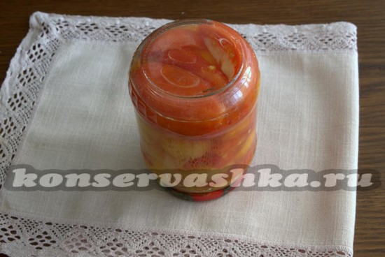 закупориваем банки и накрываем махровым полотенцем.
