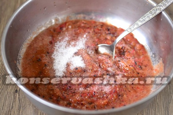 добавить соль, сахар и уксус