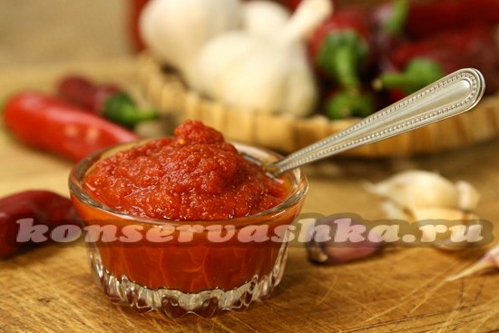 Томатный соус с чесноком и горьким перцем на зиму