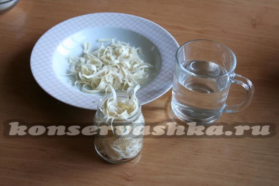 укладываем приправу в банки