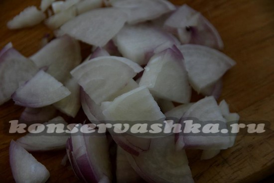 лук режем полукольцами