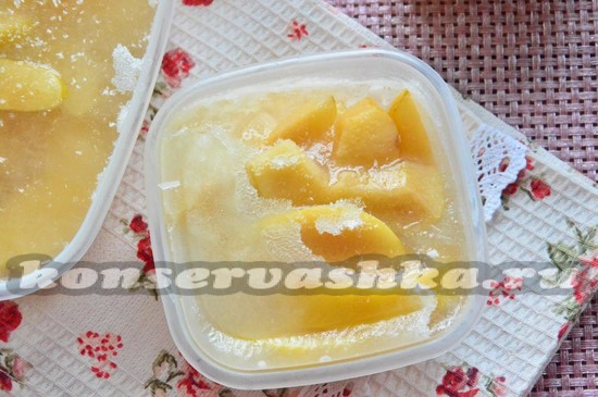 Айва, замороженная дольками в сиропе