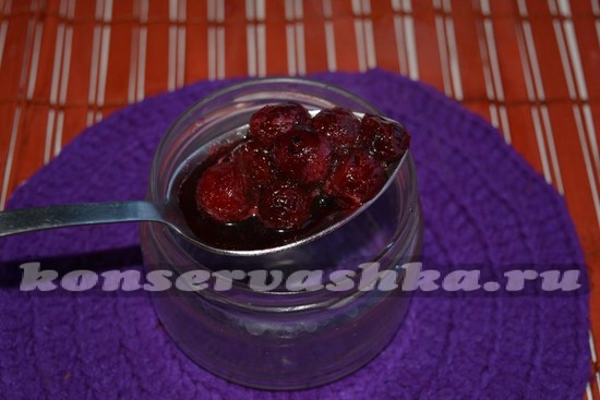 выложите варенье в банки