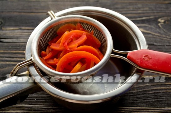 Процедить корки от краски