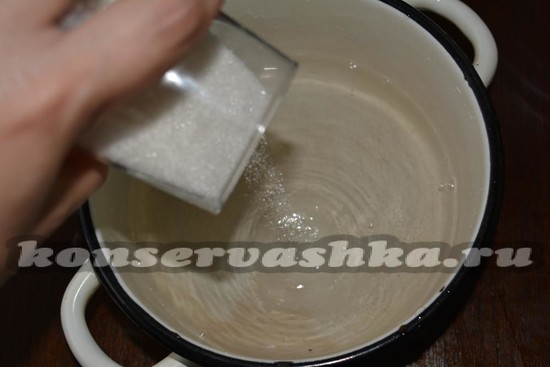 всыпьте сахар