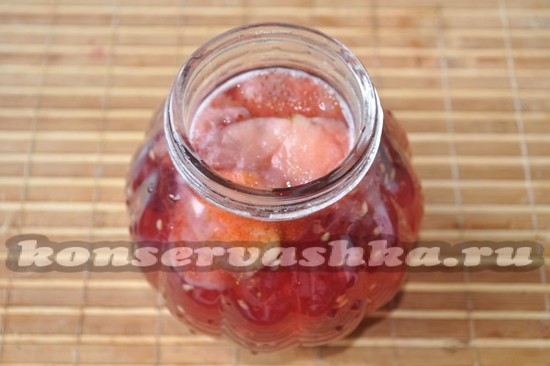 Компот из клубники и вишни на зиму, рецепт