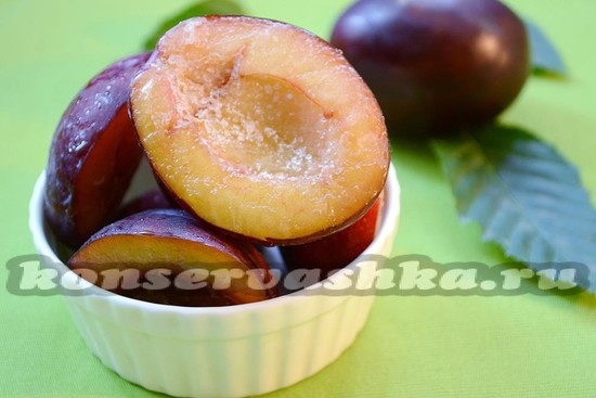 Как заморозить сливы дольками