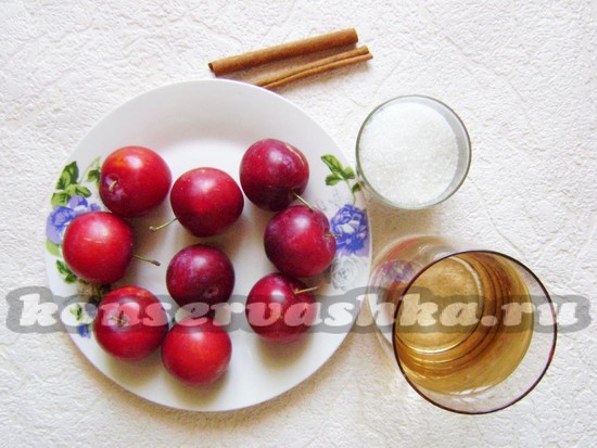 Ингредиенты для приготовления алычи с корицей на зиму