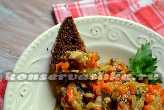 Икра из баклажан и грибов с дымком.