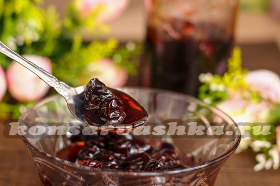 Варенье из вишни с косточками на зиму, густое