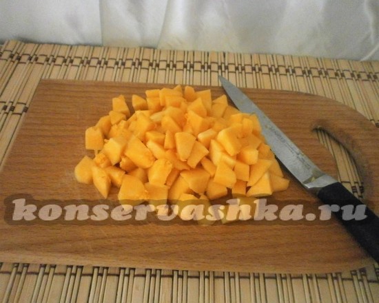 Нарезать тыкву