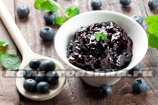 Варенье с яблоками и черникой