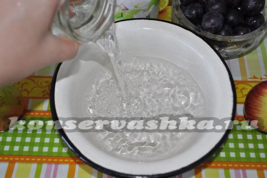 влейте воду