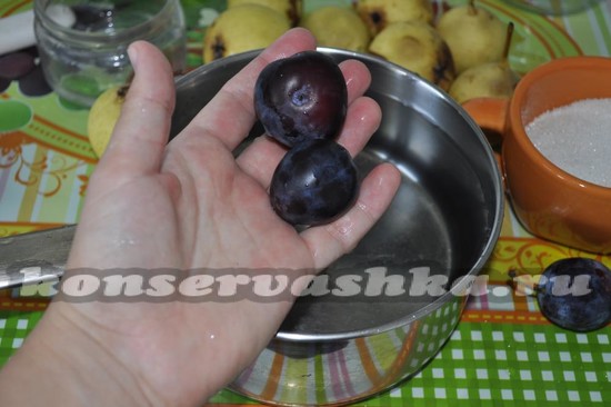 выложите сливы