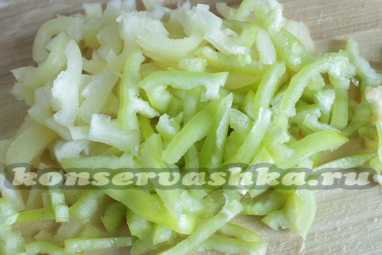 Режем перец соломкой