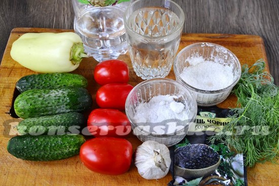 Ингредиенты для приготовления маринованных огурцов с помидорами