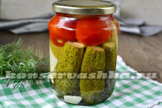 Маринованные огурцы с помидорами ассорти на зиму