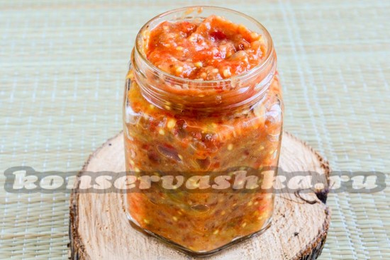 Варим айвар и раскладываем по банкам