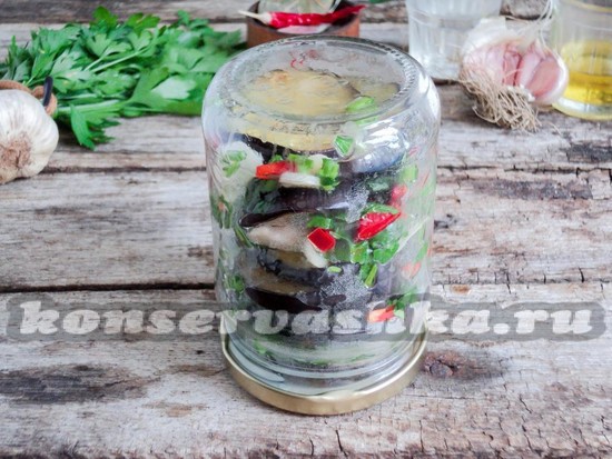 закатываем банки крышками