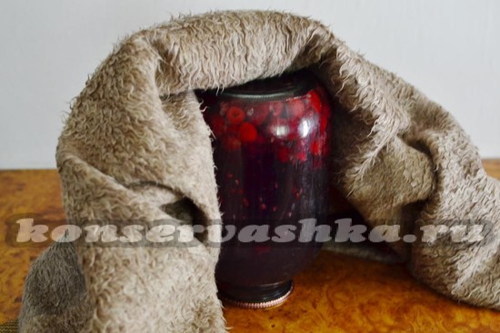 закатать банки крышками