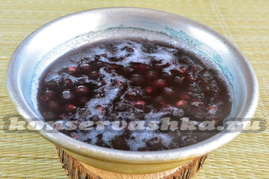 влить воду