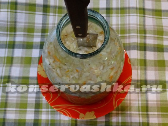 Протыкать ножом