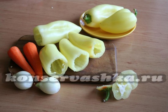 Срезать шляпки с перца
