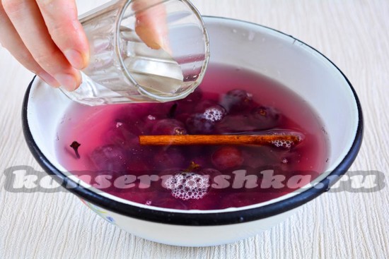 Добавить уксус