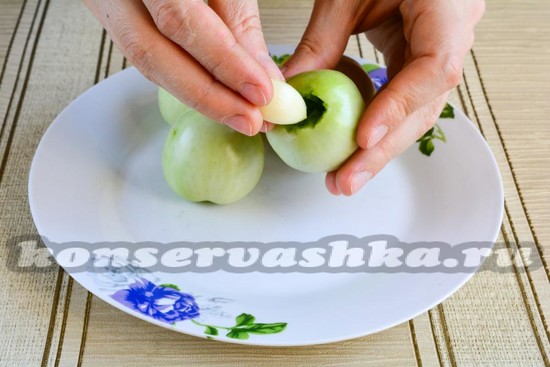 Закладываю чеснок