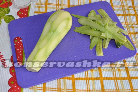 очищаем кабачки