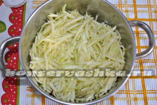 выкладываем кабачки