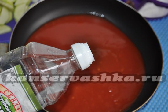 влейте уксус