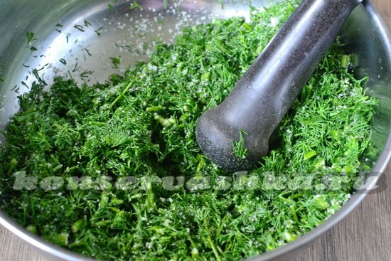 приминаем толкушкой