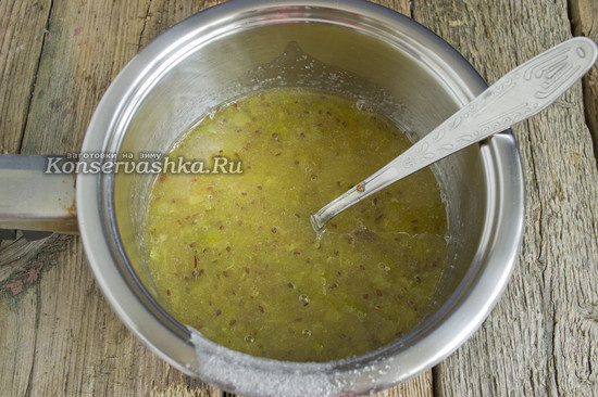 Выкладываем в сотейник