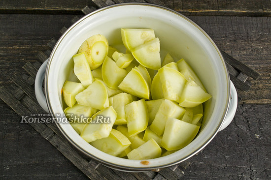 кабачки нарезаем