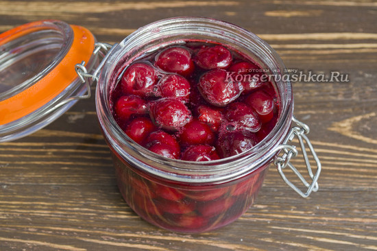 Закупориваю банки
