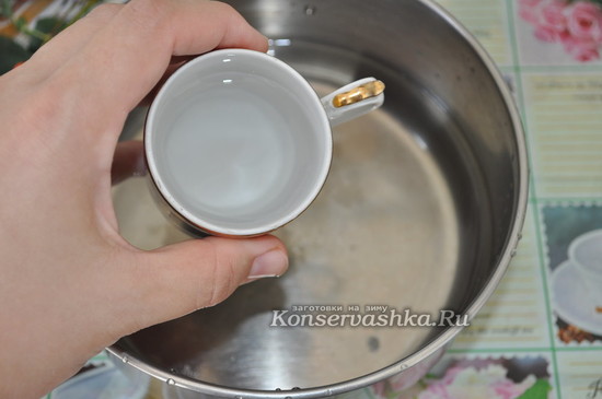 наливаю воду