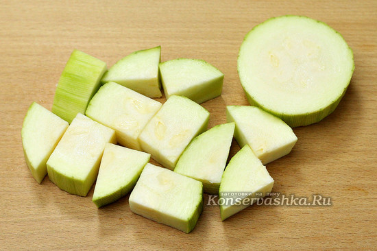 нарезали кабачки
