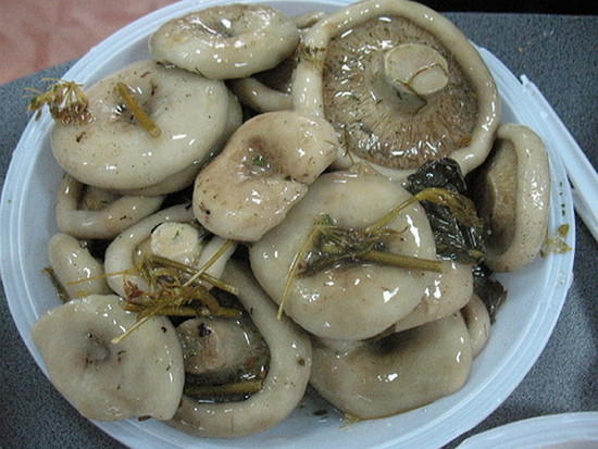 Как засолить грузди, чтобы были хрустящими, ароматными и вкусными
