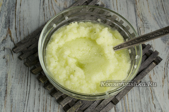 Измельчить кабачки