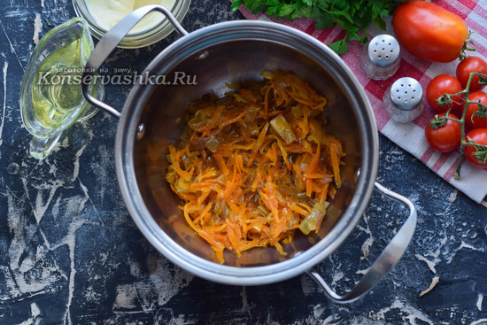 лук и морковь обжарить