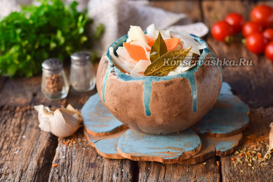 Капуста быстрого посола залитая горячим маринадом, рецепт с фото