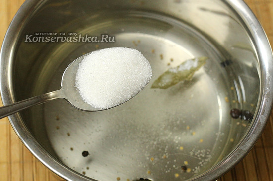 добавляем сахар