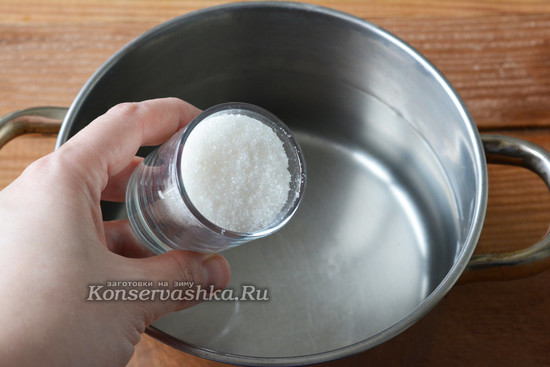 всыпьте сахар