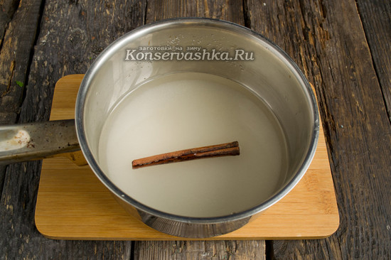 Добавить корицу